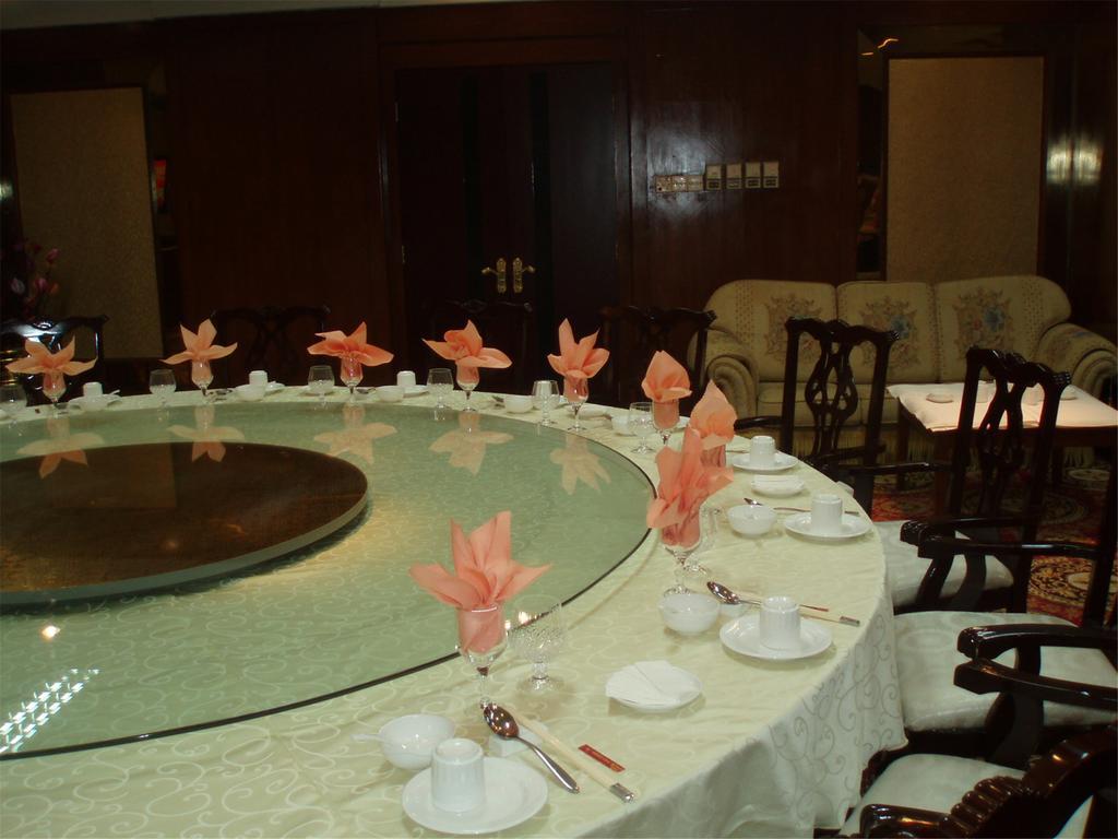Gardford International Hotel Guangzhou Buitenkant foto